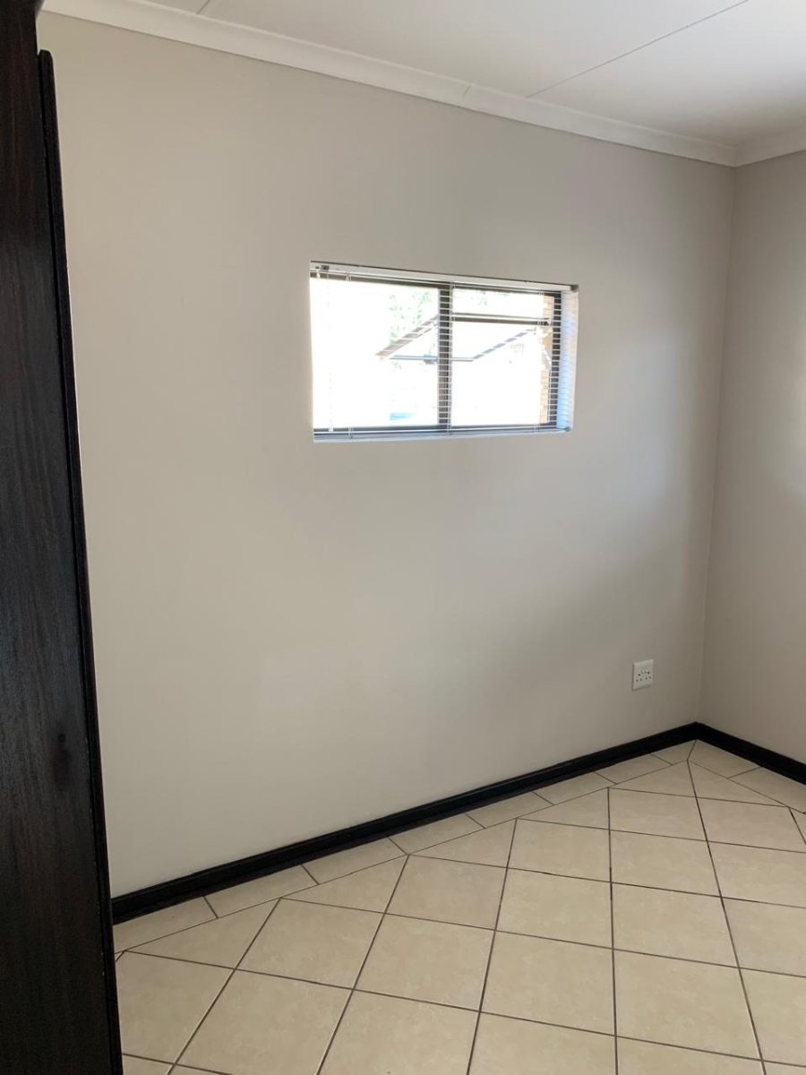 2 Bedroom Property for Sale in Langenhovenpark Free State